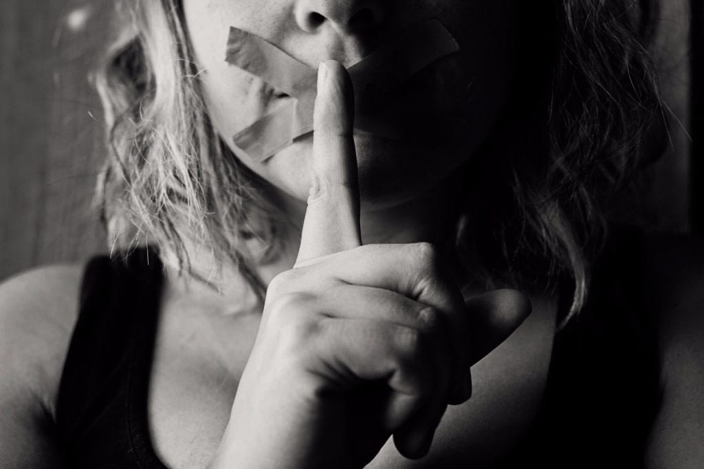 Shhh! Acesta este motivul pentru care nu ar trebui sa dezvalui nimanui obiectivele tale