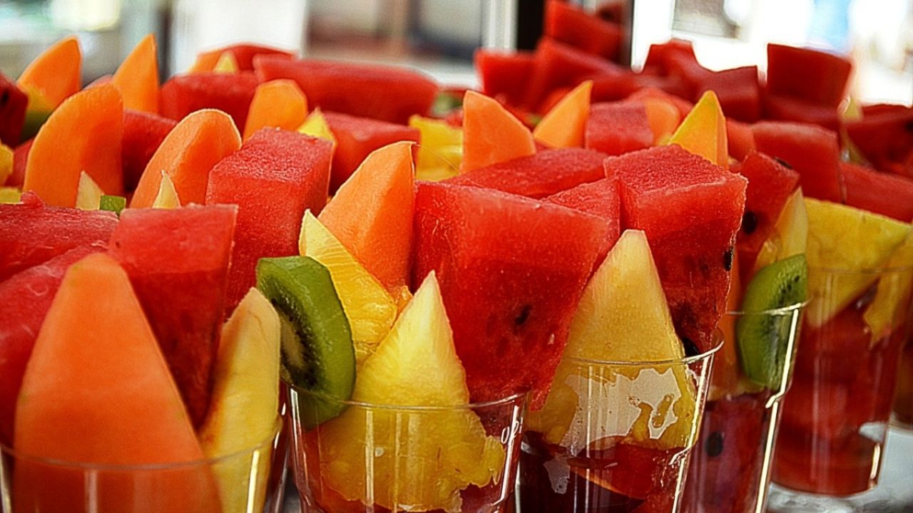 Arde calorii si slabeste cu aceste 3 cocktail-uri racoritoare cu fructe