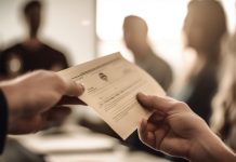 Ce criterii trebuie să îndeplinească o companie care participă la licitații publice?